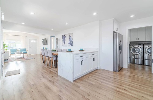 Los Angeles House | A Beautiful Decorated Home To Experience Local LA Next To SOFI Stadium