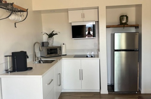 Warner Center House | A beautiful split home in quiet Woodland Hills