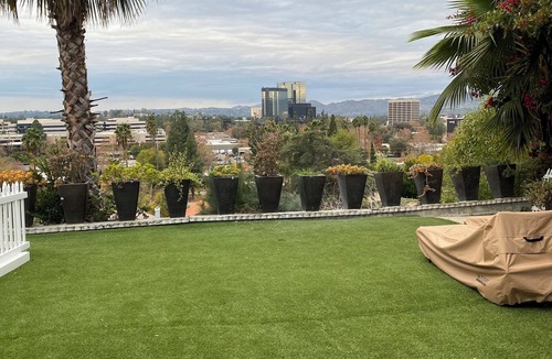 Warner Center House | A beautiful split home in quiet Woodland Hills