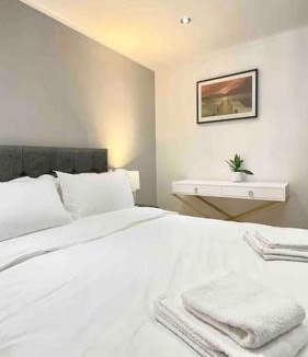 Tower Hamlets Apartment | A beautiful stylish 2 Bedroom Apartment -City of London