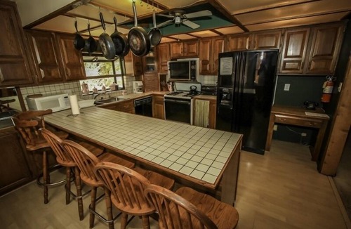 Fox Farm House | A Big Olympic Getaway 4 Bedroom Apts by RedAwning
