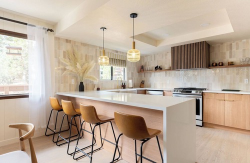 Whispering Forest Cabin | A/C ! EV Charging- Hot Tub - Gas Fire Pit - Gameroom - Modern Décor!