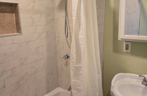 Lawndale Apartment | A Comfortable Studio