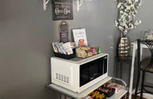 Mid City Apartment | A cozy hideaway, in a central located a half a block from grocer