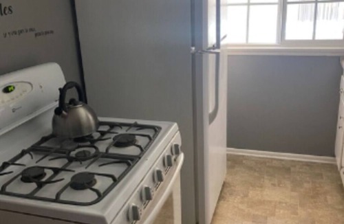 Mid City Apartment | A cozy hideaway, in a central located a half a block from grocer