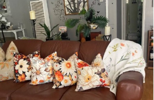 Mid City Apartment | A cozy hideaway, in a central located a half a block from grocer