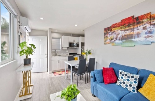 Park Mesa Heights House | A cozy, newly built, urban retreat in the heart of Los Angeles!