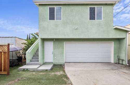Park Mesa Heights House | A cozy, newly built, urban retreat in the heart of Los Angeles!