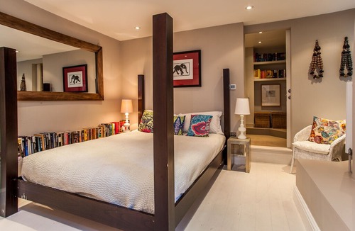 Ravenscourt Park House | A funky and colourful property in a lovely West London location (Veeve)
