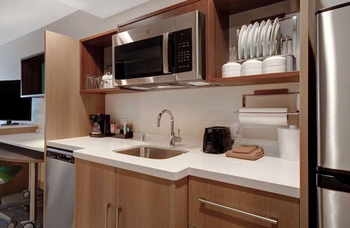 Garden Grove Hotel | A Place To Reconnect! 4 Spacious Units, Parking, Pets Allowed, Free Breakfast!