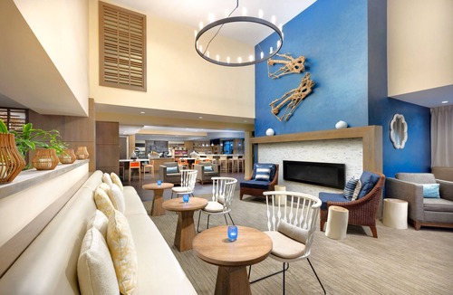 Calabasas Hotel | A Place You'll Surely Enjoy! 3 Comfortable Units, Dog-friendly, Onsite Pool