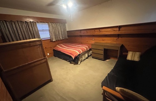 Old Town House | A Private room with shared bathroom inside House in Torrance with AC and WiFi.