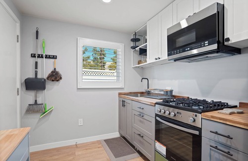 Duarte House | A serene hideaway near the scenic Monrovia Canyon Park
