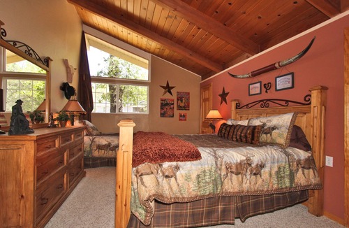 Upper Moonridge Cabin | A Short Walk To The Chairlift-Foosball-BBQ-wireless WIFI -close to golf course