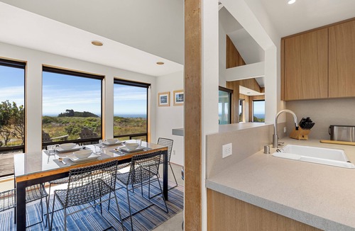 Sea Ranch House | A Stone's Throw Away from the Spectacular Sights and Sounds of the Ocean
