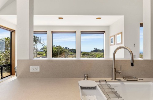 Sea Ranch House | A Stone's Throw Away from the Spectacular Sights and Sounds of the Ocean