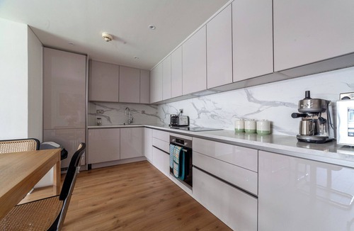 Farringdon Apartment | A Stylish Newly Refurbished Flat with City Access
