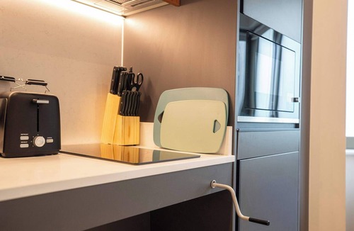 East Acton Apartment | Accessible Studio | Step-Free + Gym | StayCozy