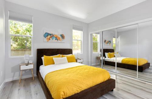 Valley Glen House | Adorable 3 bedroom with Jacuzzi & more