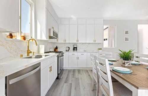 Valley Glen House | Adorable 3 bedroom with Jacuzzi & more