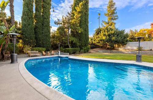 Granada Hills North House | Adorable 4 bedroom home with Pool & more