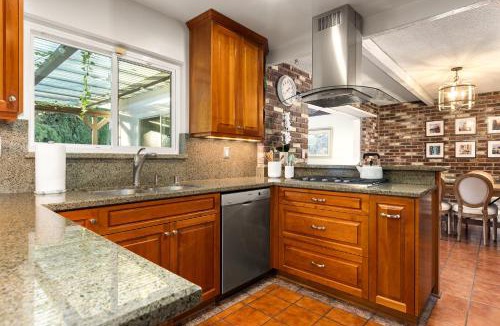 Granada Hills North House | Adorable 4 bedroom home with Pool & more