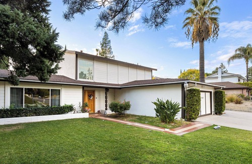 Granada Hills North House | ༄Adorable༄ 4 bedroom home with Pool & more