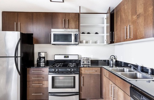 Palms Apartment | Adorable Culver City 1BR w/W/D, Gym, Pool, Walk to Shops, by Blueground