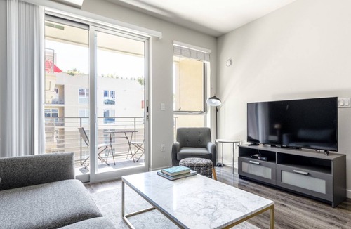 Wilshire Center Apartment | Adorable Koreatown 1BR w/ Gym, Pool, walk to Wilshire Blvd, by Blueground