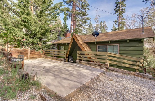 Big Bear Lake House | Adorable mountain home in great location with yard - dog-friendly
