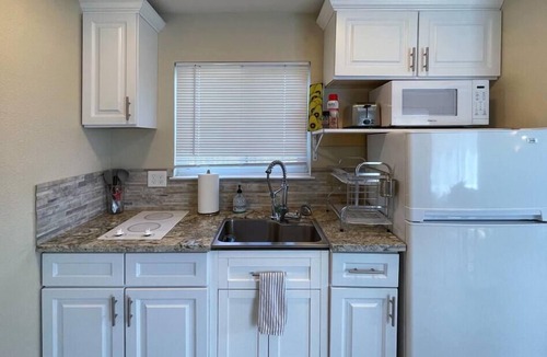 Arden-Arcade House | Adorable Private Guesthouse/Studio free parking
