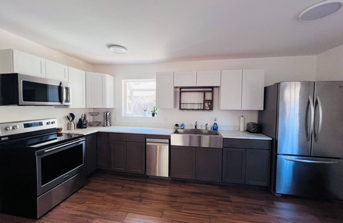 Meiners Oaks House | Adorable space with entertainment barn