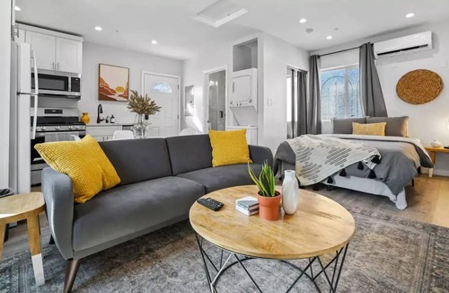 Alhambra Apartment | Adorable studio close to DTLA