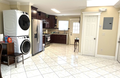 Garden Grove House | Adorable vacation unit near Disneyland