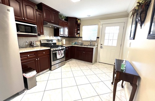 Garden Grove House | Adorable vacation unit near Disneyland