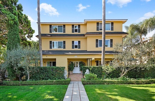 West Beach Apartment | Affordable Beach Getaway #9 — blocks to the Beach, Downtown State St & Funk Zone