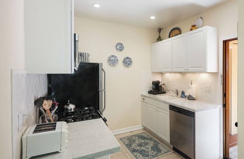 West Beach Apartment | Affordable Executive Getaway — blocks to Beach and Funk Zone