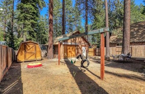 Tahoe Vista House | Agate Bay 3BDR, Walking Distance to the Beach!