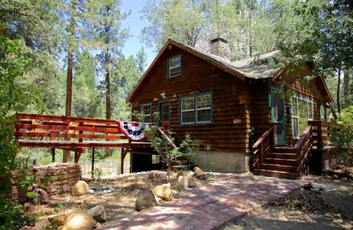 Idyllwild Cabin | Ahwahnee-be Vintage Cabin - Three blocks to town!
