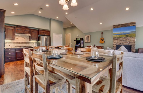 Tahoe Meadows House | Air Conditioning, Walk to Heavenly/Lake/Casinos, Grill, Fast Wifi – Tahoe Woods Lookout