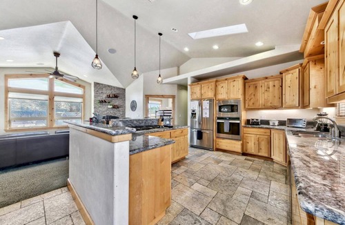 Mountain View Estates Cabin | Air Conditioning, Private Hot Tub, Pet Friendly, Near Lake, Bunks, Extra Kids Allowed