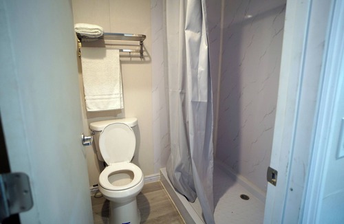 Ontario Hotel | Airport Stay Motel