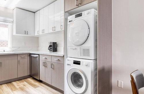 North Redondo Apartment | Airy El Segundo 2BR w/Lounge, Courtyard & W/D, near LAX, by Blueground