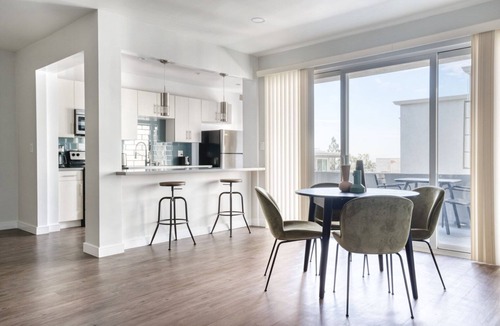 Hollywood Hills Apartment | Airy Hollywood 1BR w/Pool, W/D & Gym, nr Metro, by Blueground