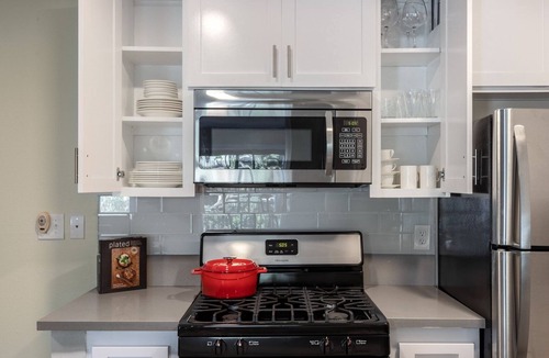 Marina Peninsula Apartment | Airy Marina del Rey 1BR, by beach, bars & shops, by Blueground