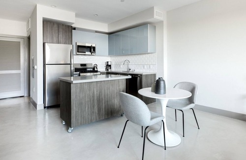 Mid-Wilshire Apartment | Airy Mid-Wilshire 1BR w/ Pool + Gym + Spa, near to S La Brea, by Blueground
