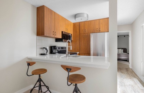 South Redondo Apartment | Airy Redondo Beach 1BR w/Pool, Gym, 1 block from beach, by Blueground