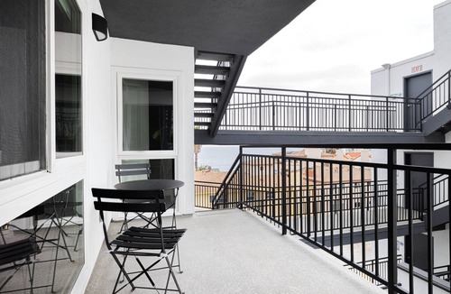 South Redondo Apartment | Airy Redondo Beach 1BR w/Pool, Gym, 1 block from beach, by Blueground
