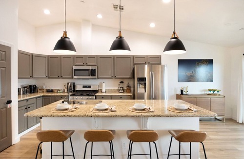 Joshua Tree House | 🌵🌟 Alana House - Pool, Hot Tub, BBQ, Fire Pit + Walk to Hikes! 🌟🌵