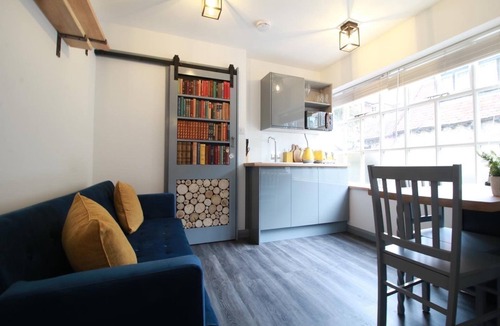 Alfriston Apartment | Alfriston Lodge - a Studio that sleeps 2 guests in 1 bedroom